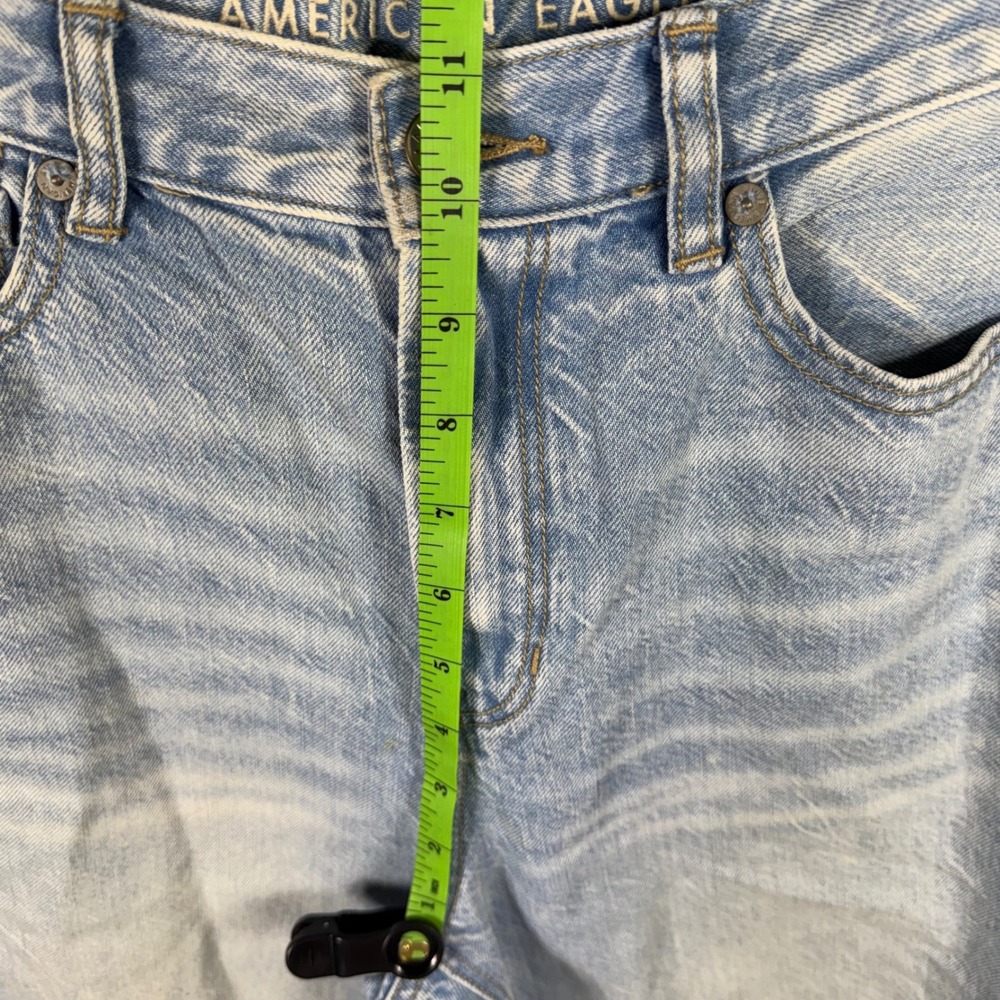 American Eagle High Rise Mom Jeans Relaxed Fit Light Wash Denim 90s Blue Women 2 - Picture 7 of 16